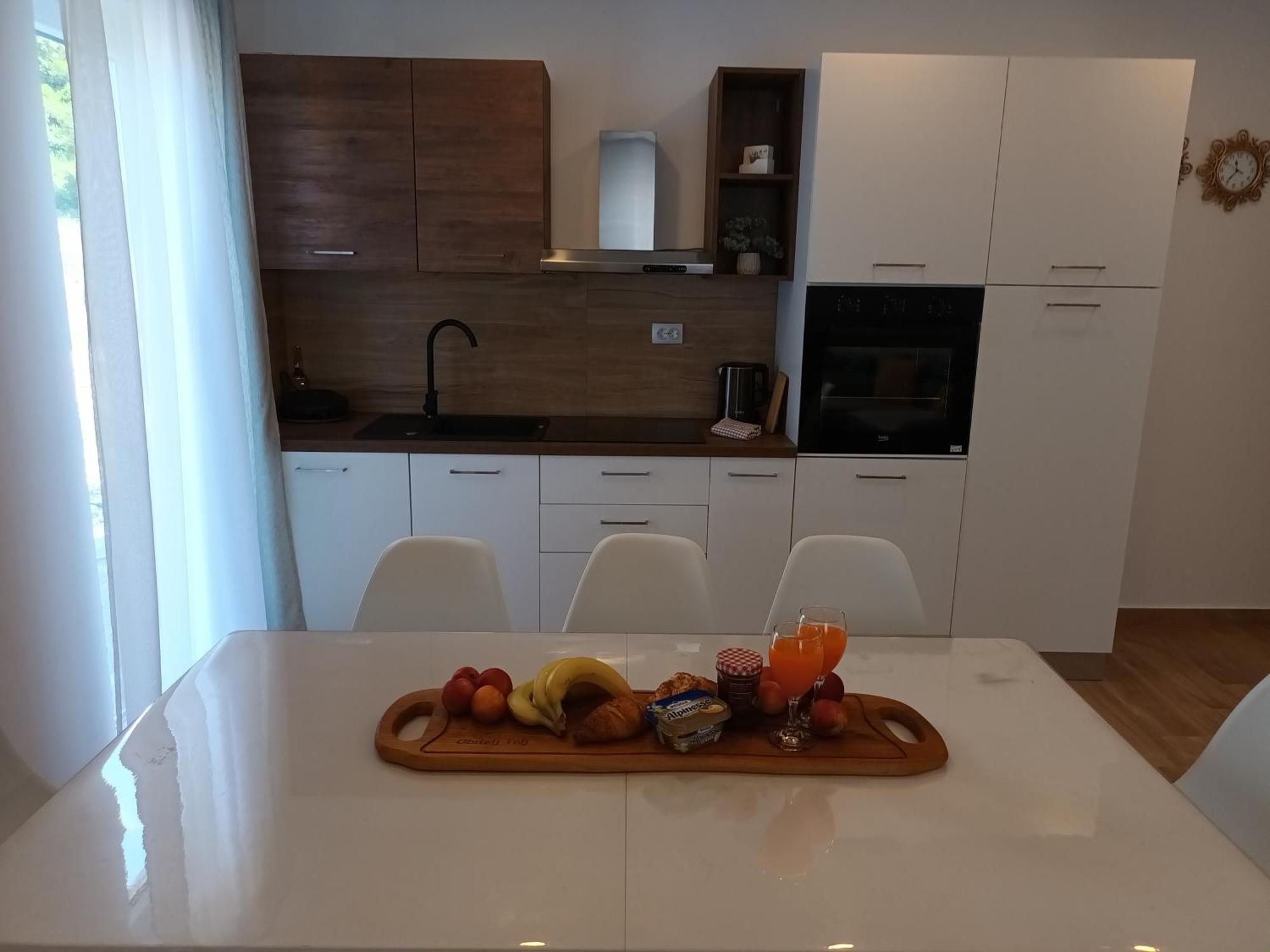 Apartmani Tolj 马卡尔斯卡 外观 照片