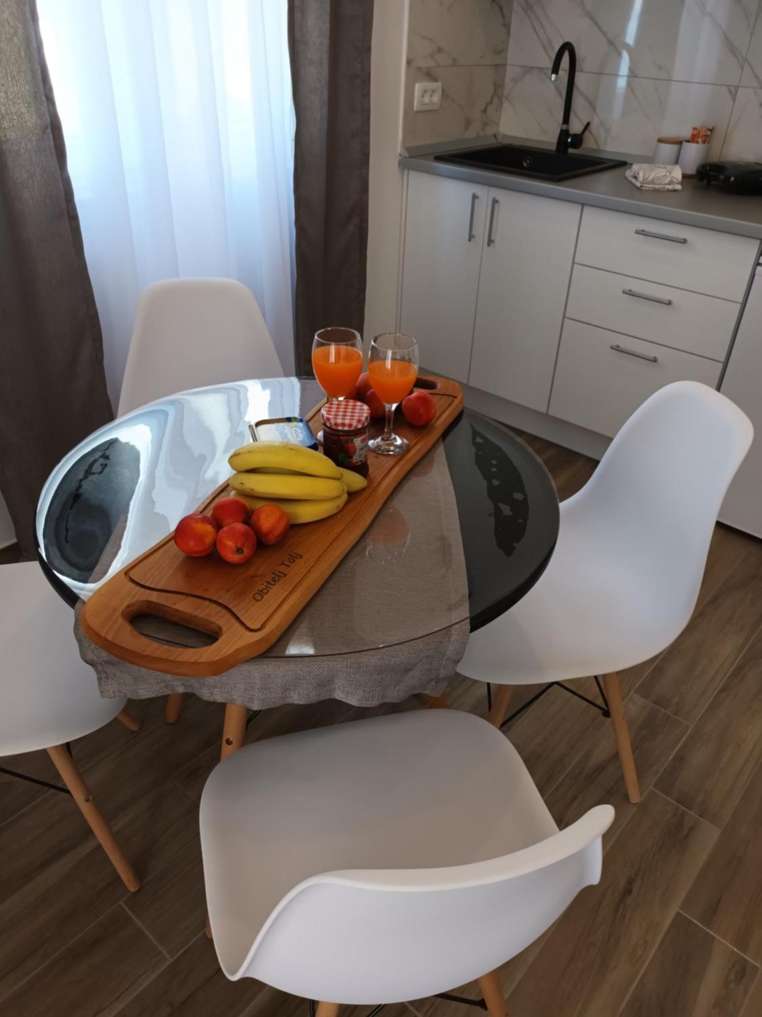 Apartmani Tolj 马卡尔斯卡 外观 照片